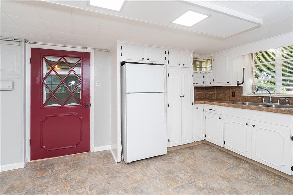 203 & 207 E 9th Street — photo 32