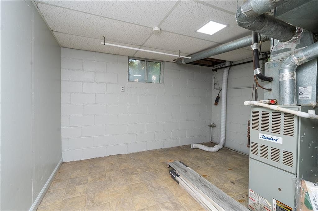 203 & 207 E 9th Street — photo 39
