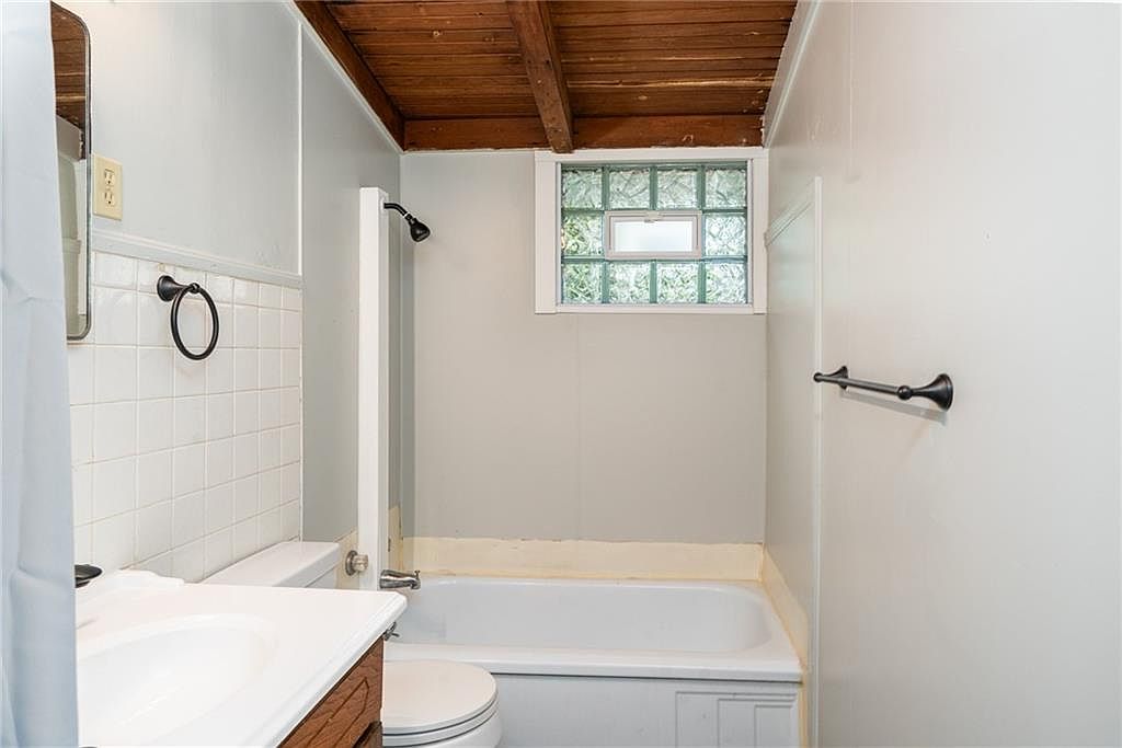 203 & 207 E 9th Street — photo 49