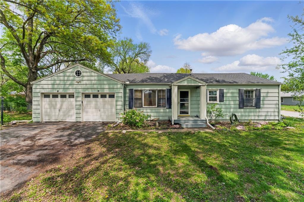 204 E Oak Street — photo 1