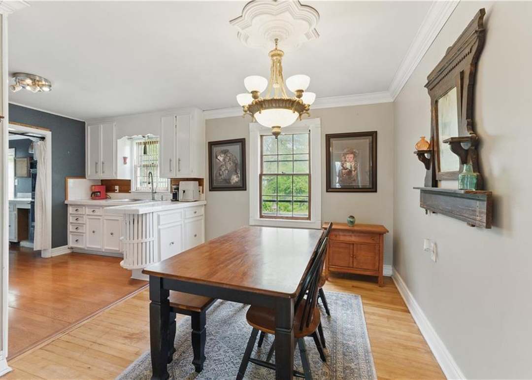 204 E Oak Street — photo 3
