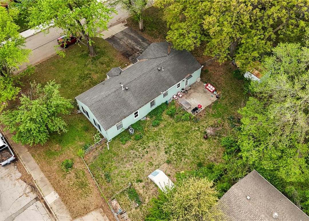 204 E Oak Street — photo 4