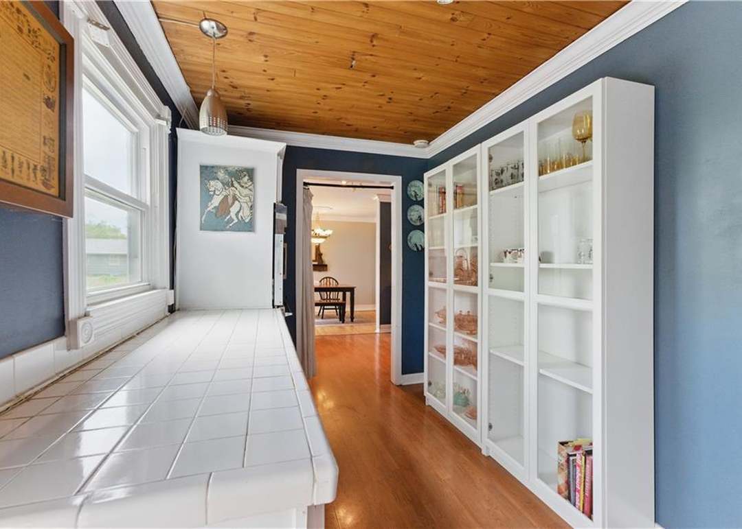 204 E Oak Street — photo 5