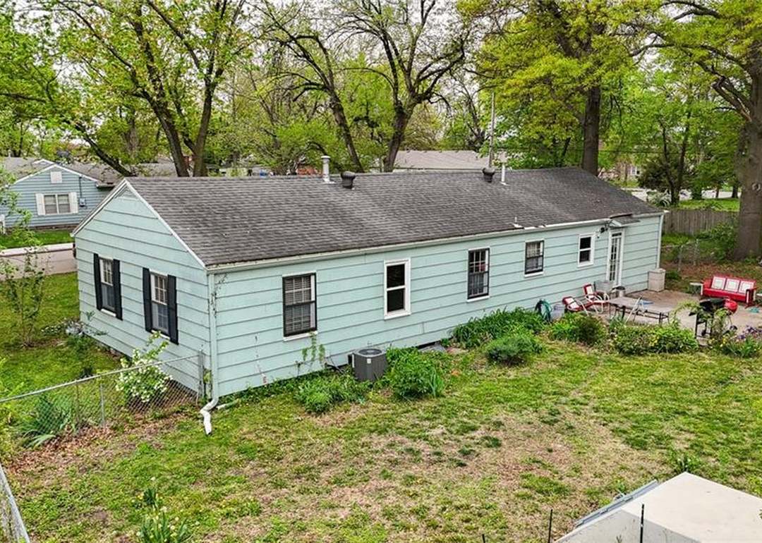 204 E Oak Street — photo 6