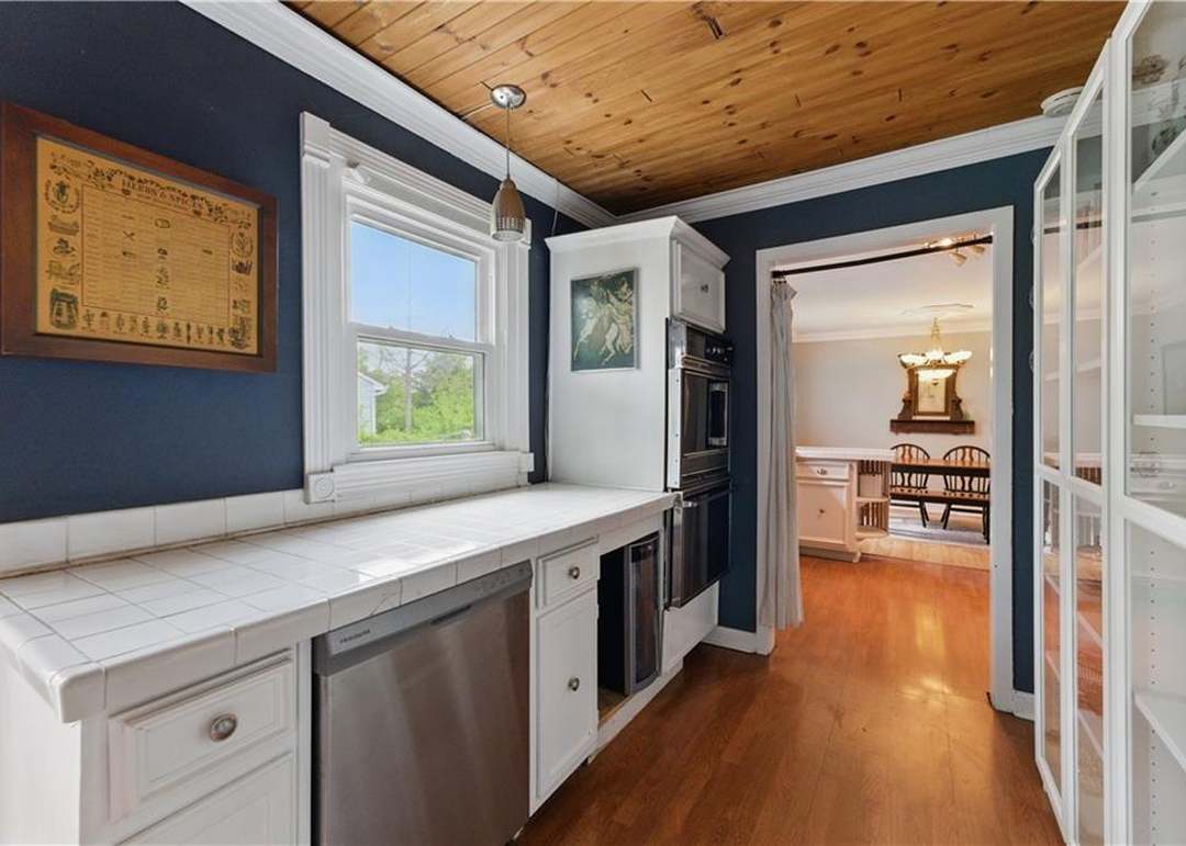 204 E Oak Street — photo 7