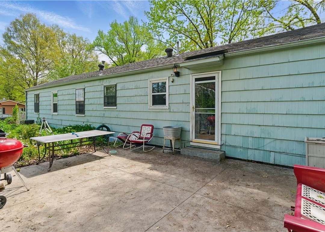 204 E Oak Street — photo 13
