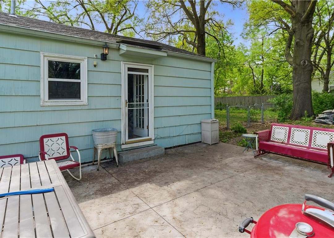 204 E Oak Street — photo 14