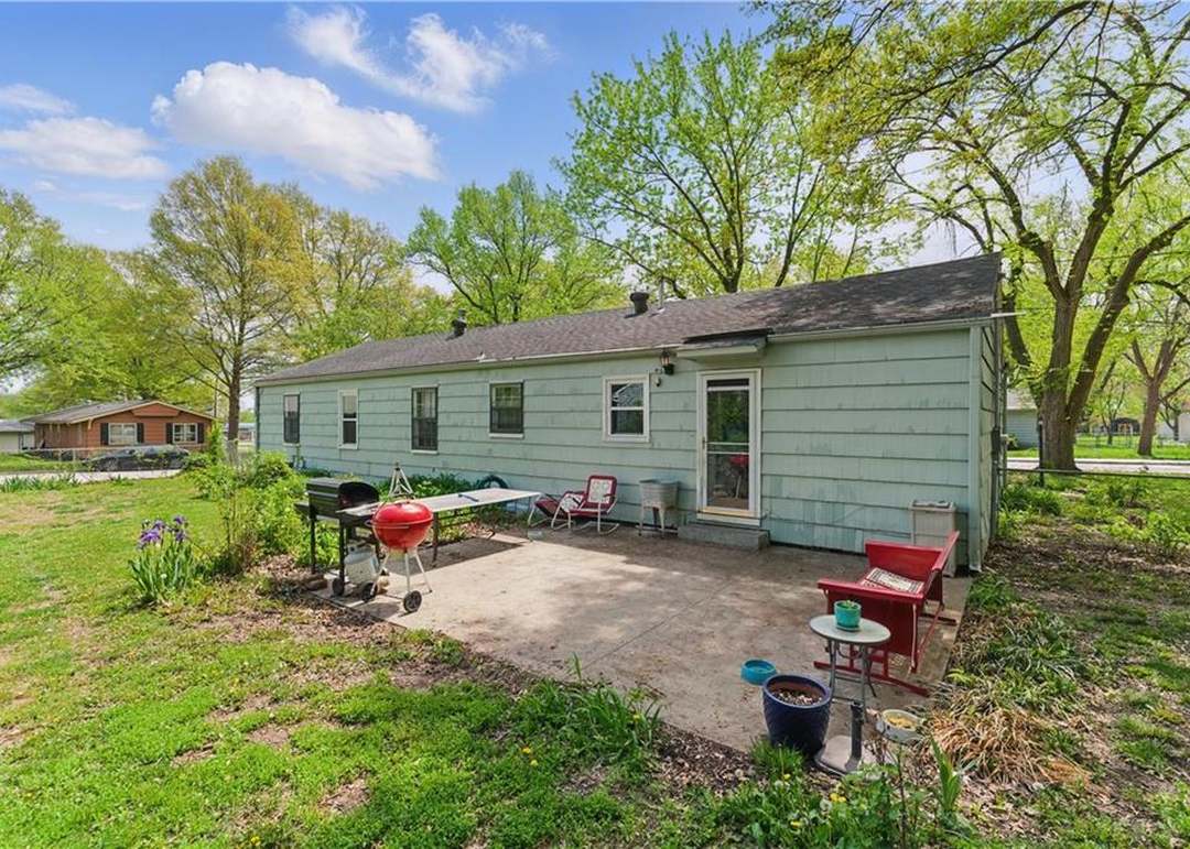 204 E Oak Street — photo 15