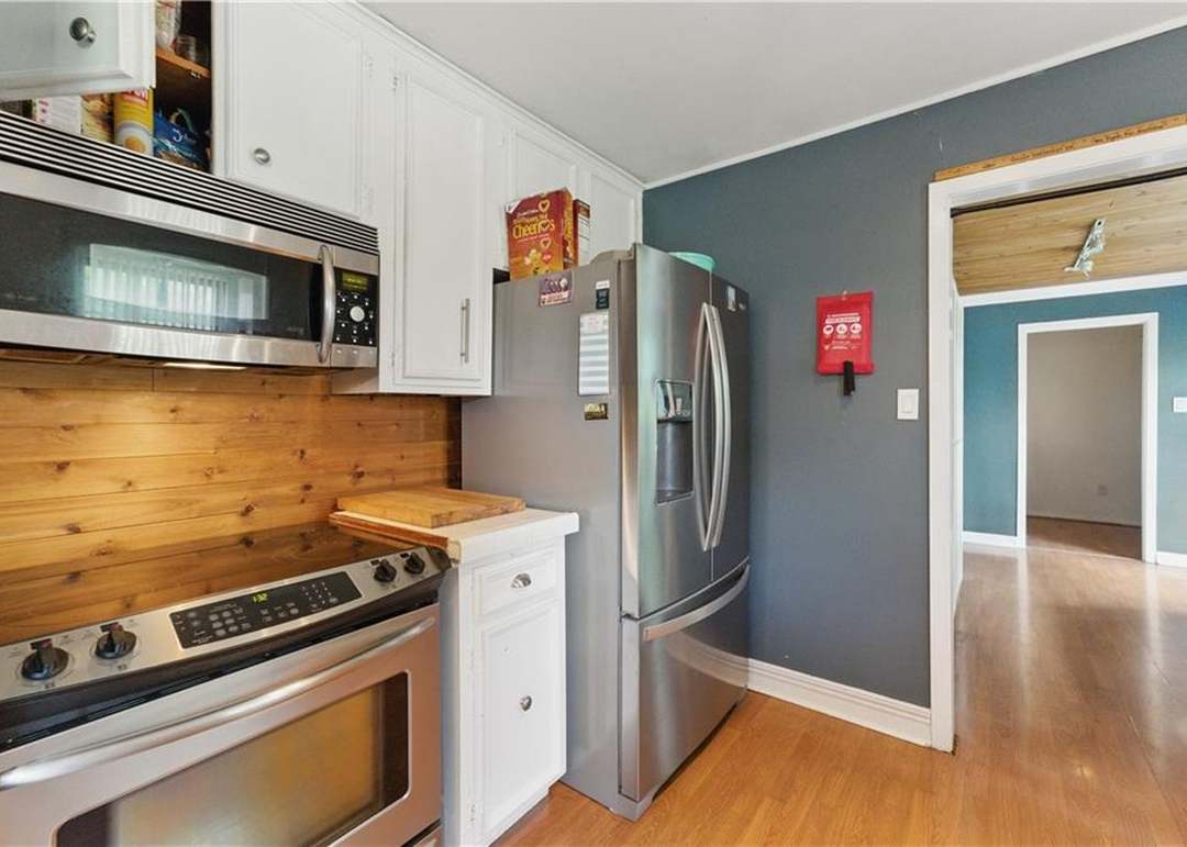 204 E Oak Street — photo 21