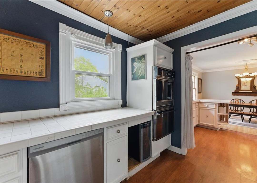 204 E Oak Street — photo 22
