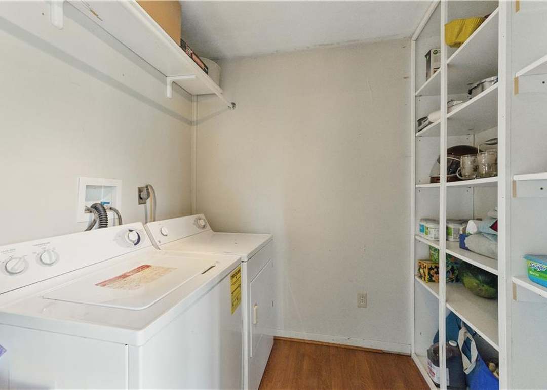 204 E Oak Street — photo 24