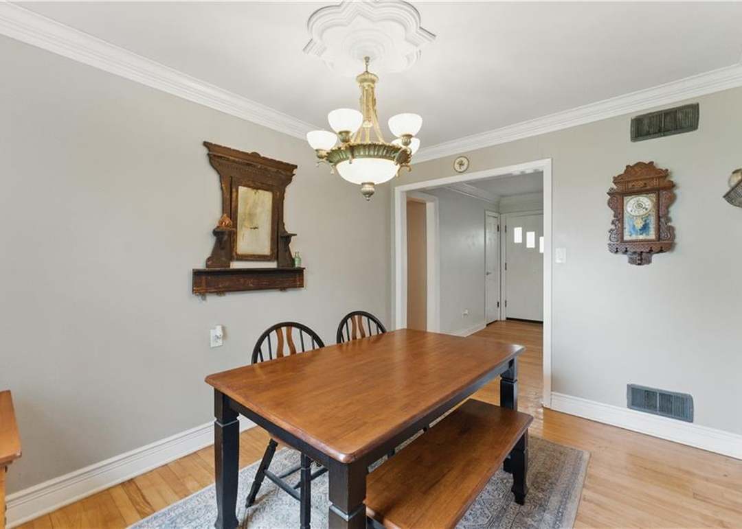204 E Oak Street — photo 25