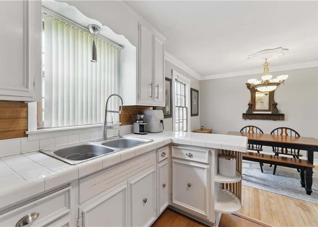 204 E Oak Street — photo 26