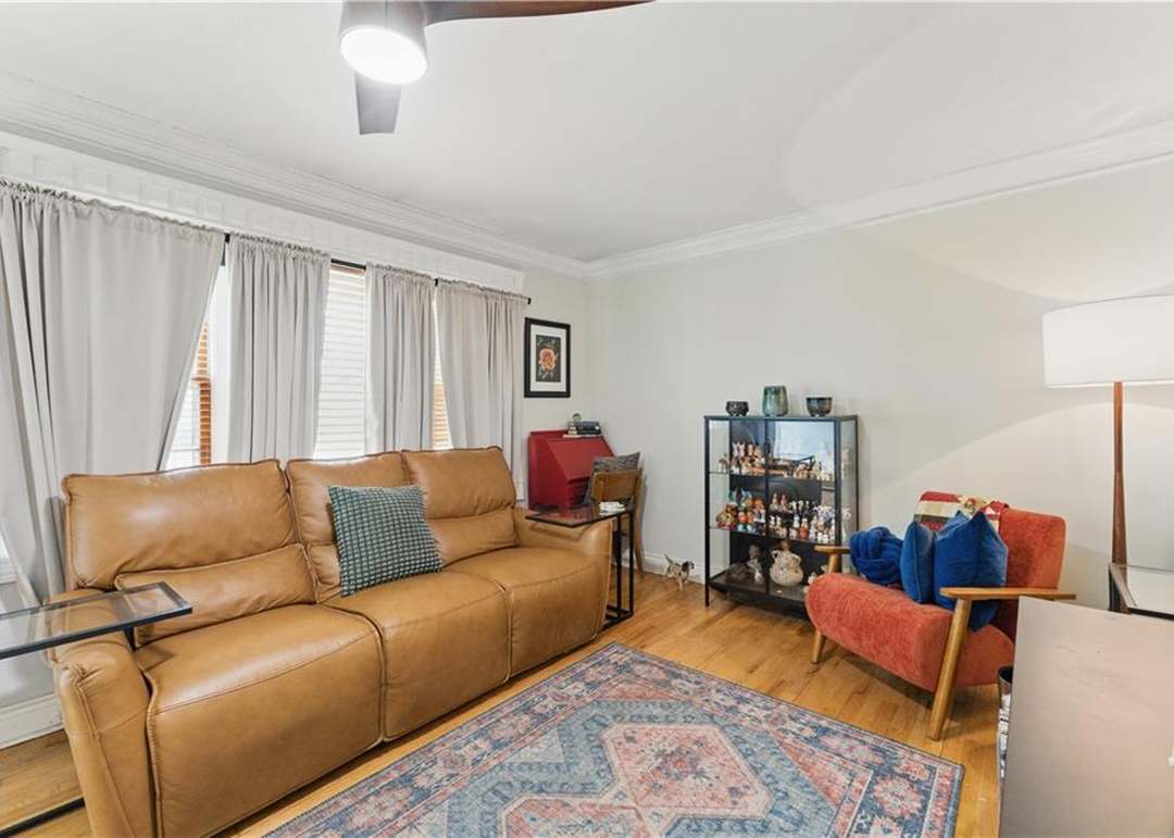 204 E Oak Street — photo 29