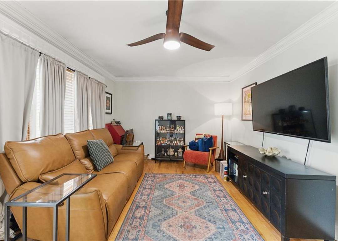 204 E Oak Street — photo 30