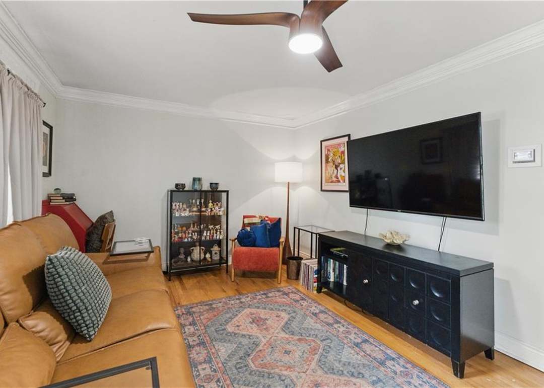 204 E Oak Street — photo 31