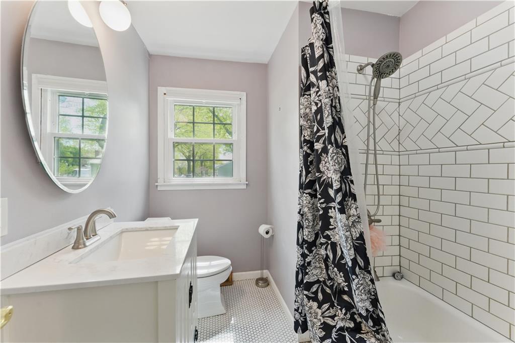 204 E Oak Street — photo 35