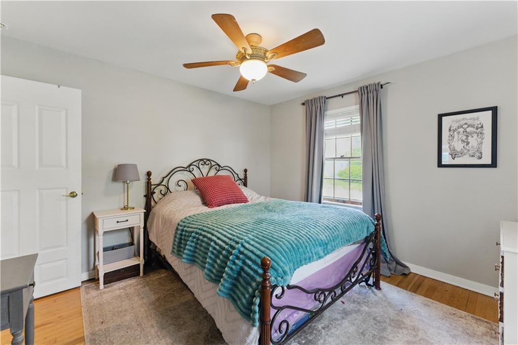 204 E Oak Street — photo 36