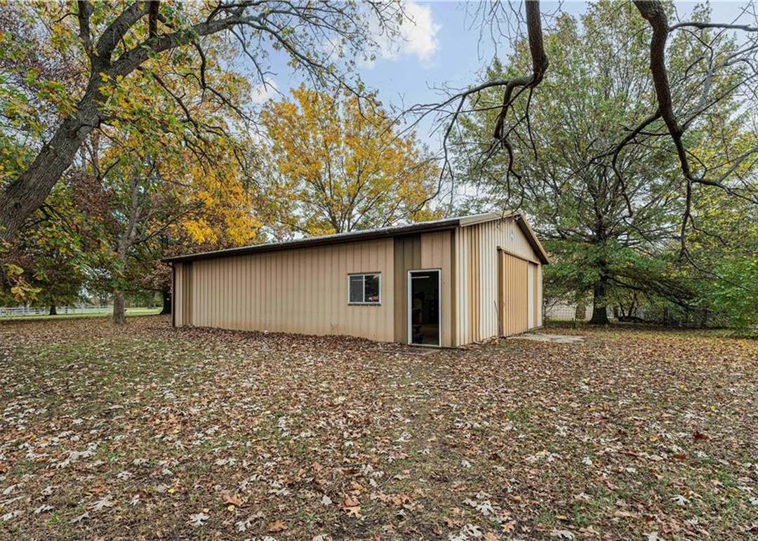 20405 E Blue Mills Road — photo 3