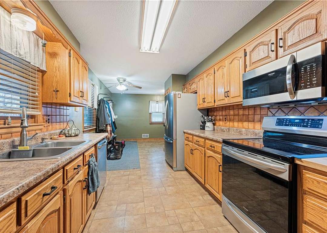 20405 E Blue Mills Road — photo 16