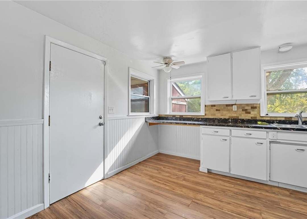 207 N Hawthorne Avenue — photo 13