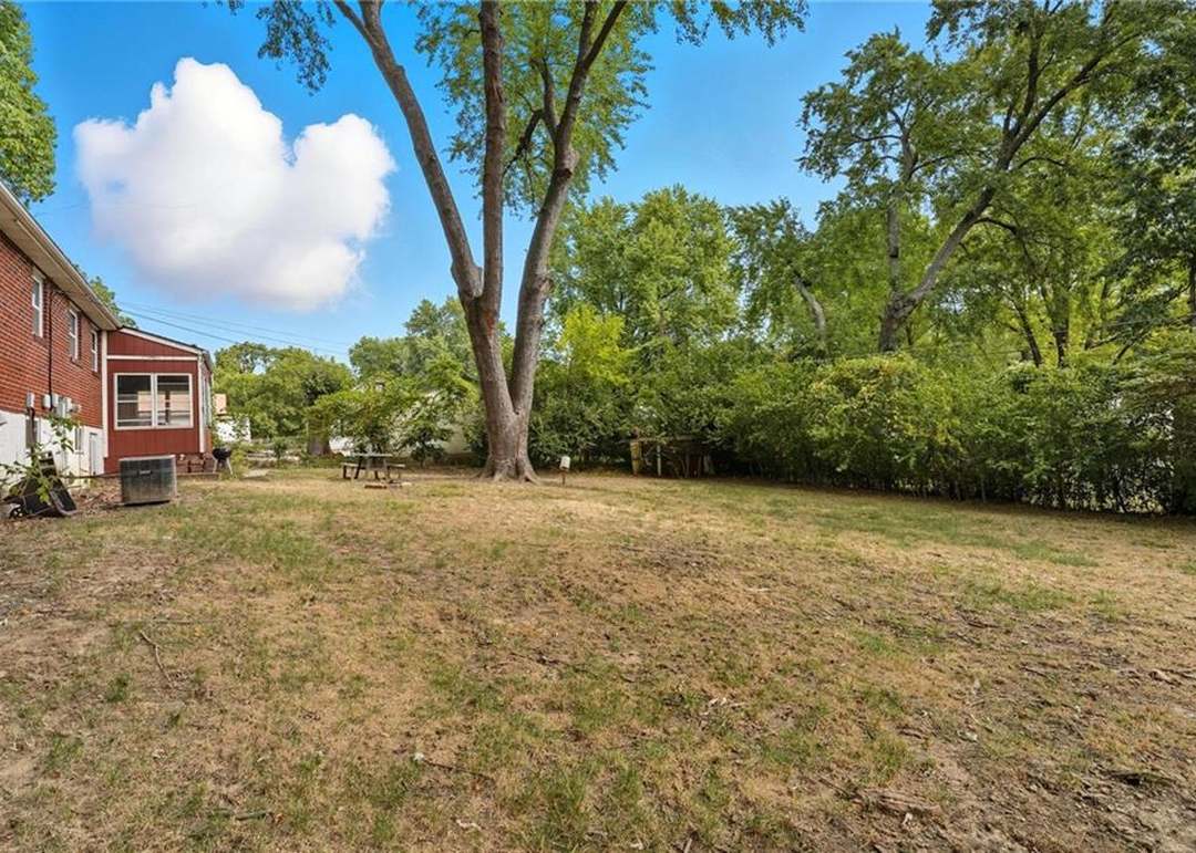 207 N Hawthorne Avenue — photo 30