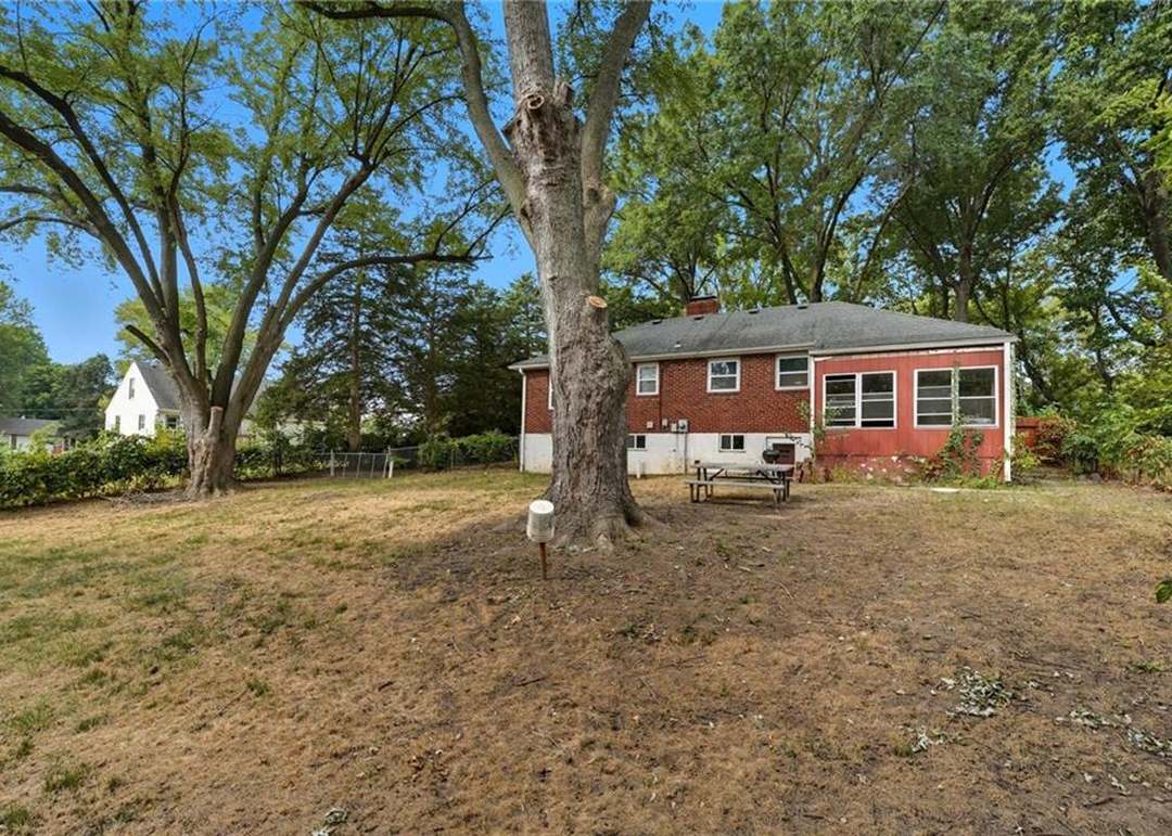 207 N Hawthorne Avenue — photo 32
