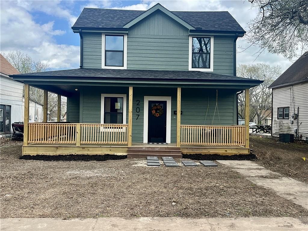 207 S Cedar Street — photo 1