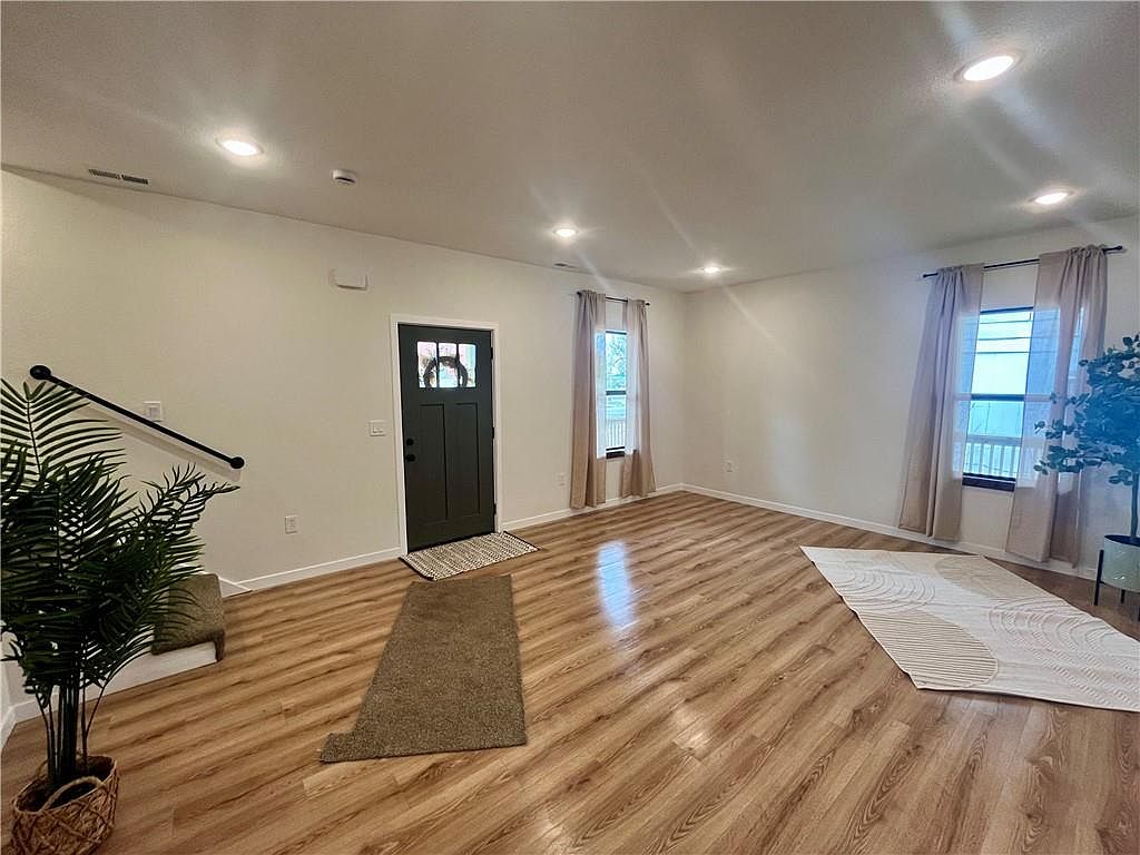 207 S Cedar Street — photo 5