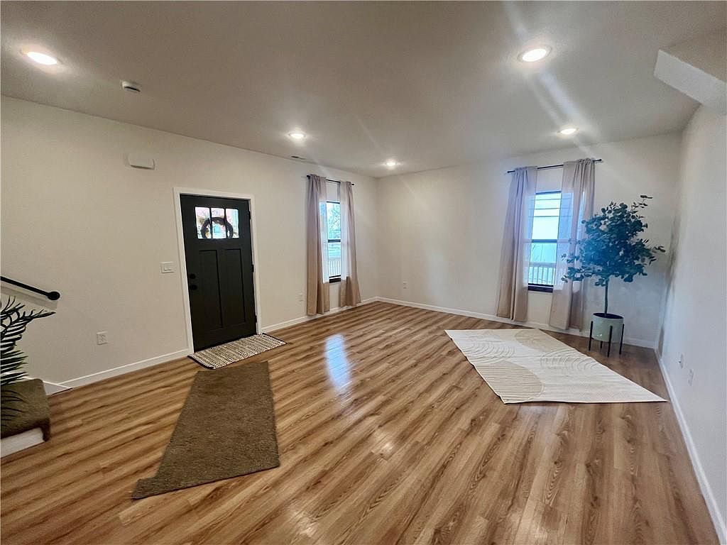 207 S Cedar Street — photo 6
