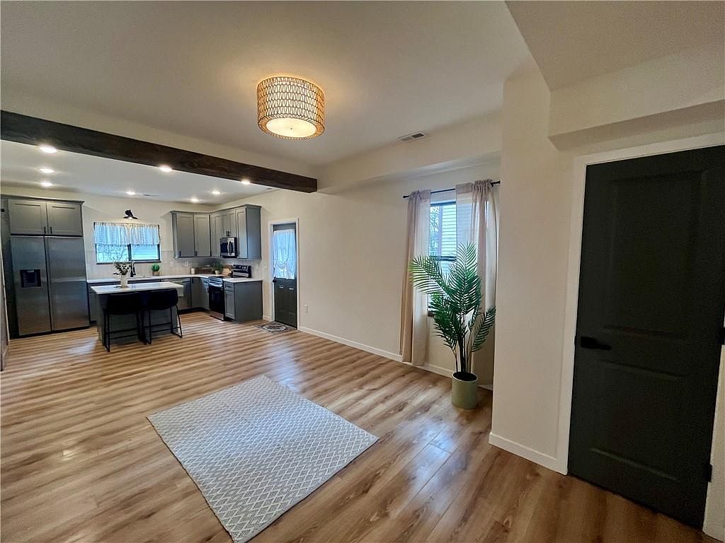 207 S Cedar Street — photo 8