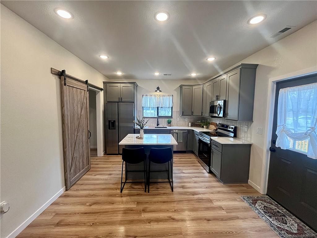 207 S Cedar Street — photo 12
