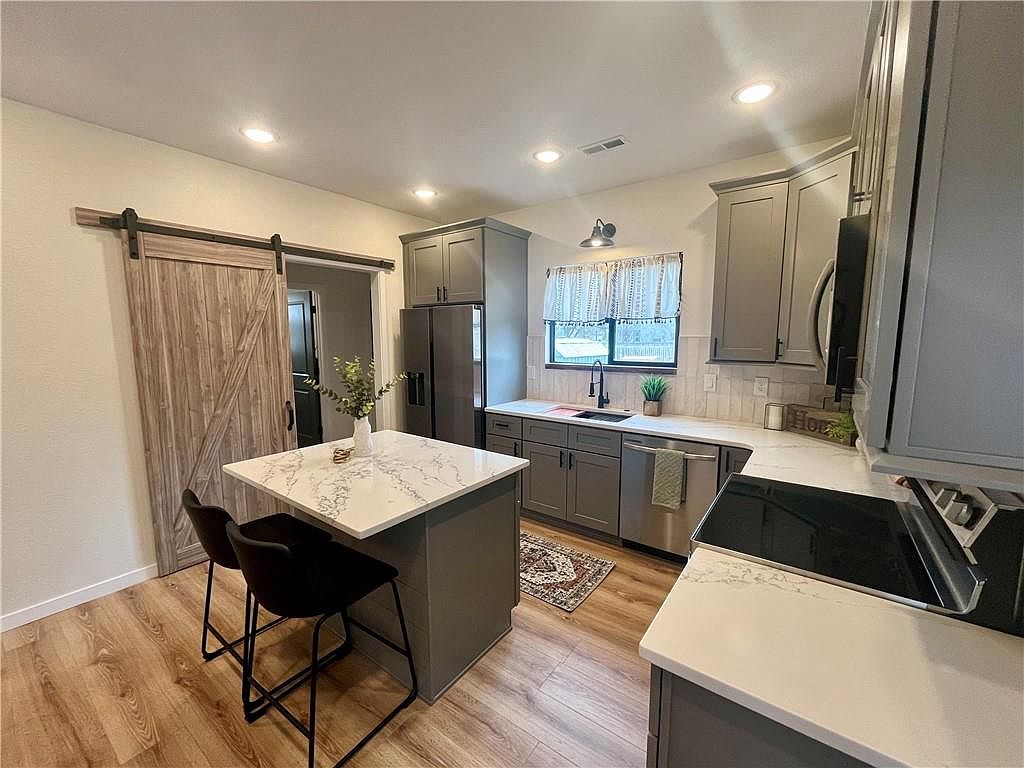 207 S Cedar Street — photo 15