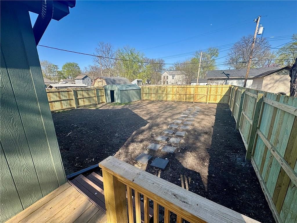 207 S Cedar Street — photo 28
