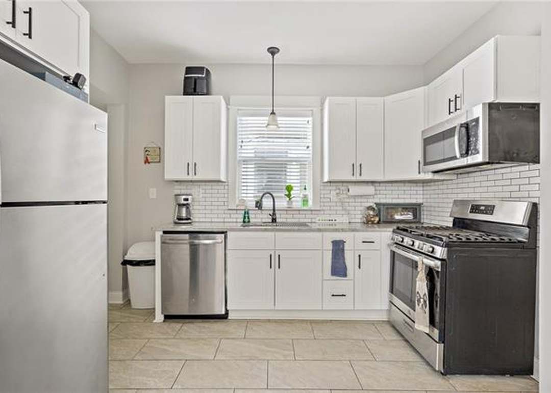 208 Jackson Avenue — photo 8