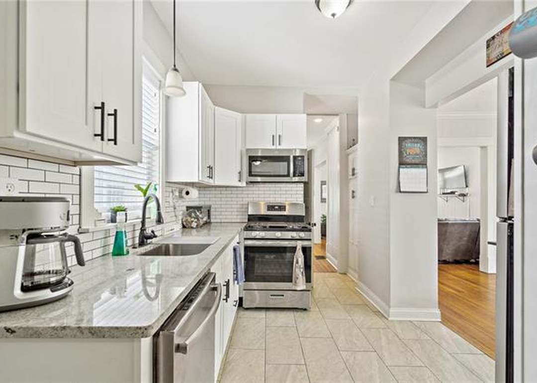 208 Jackson Avenue — photo 16