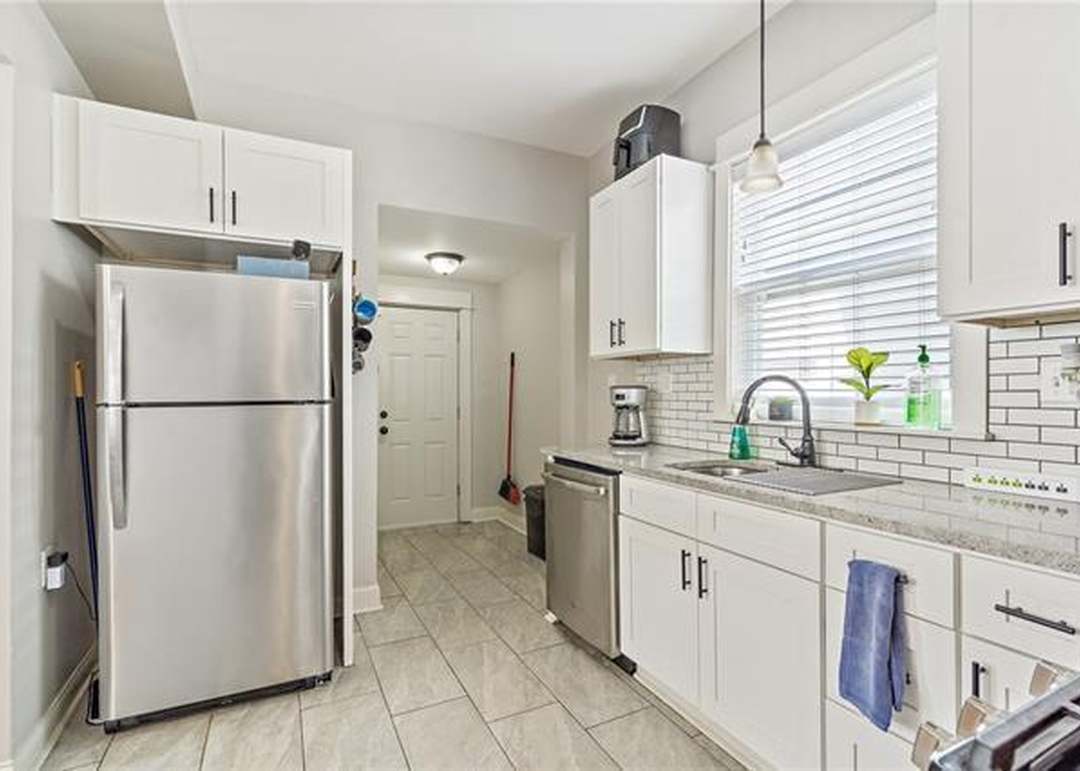 208 Jackson Avenue — photo 17