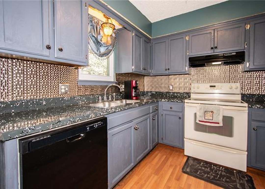 208 SW 26th Street — photo 2