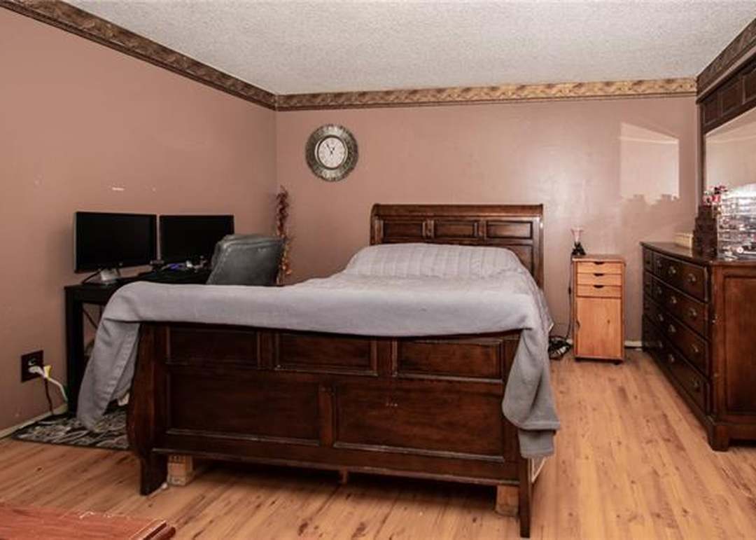 208 SW 26th Street — photo 18