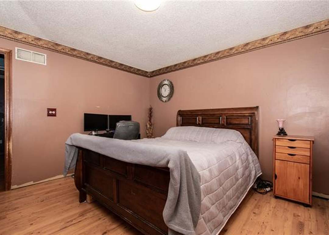 208 SW 26th Street — photo 19