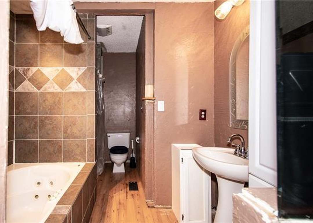 208 SW 26th Street — photo 20