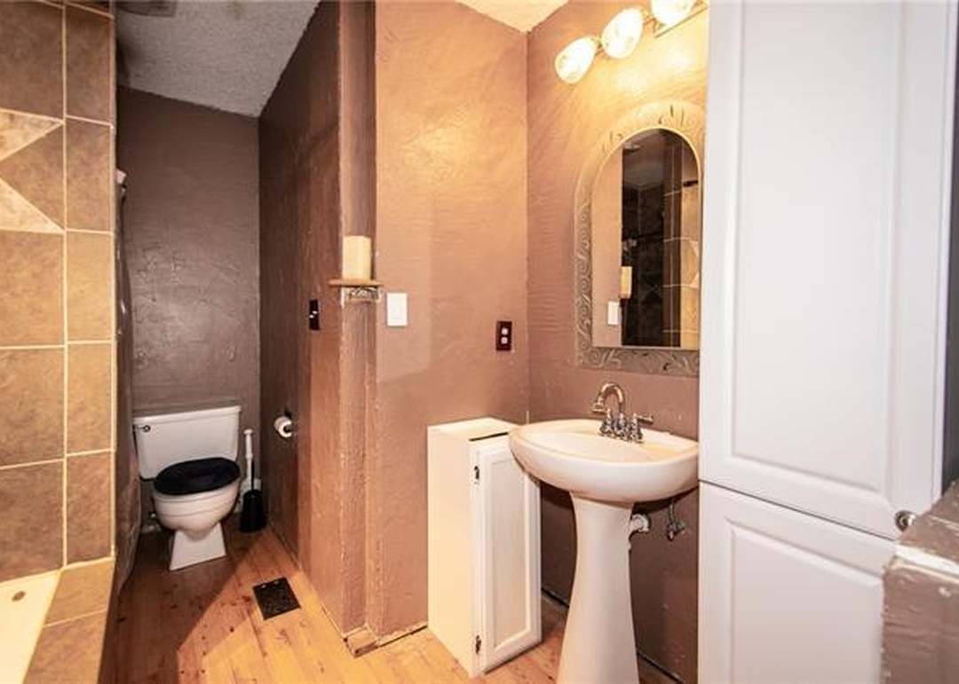 208 SW 26th Street — photo 21