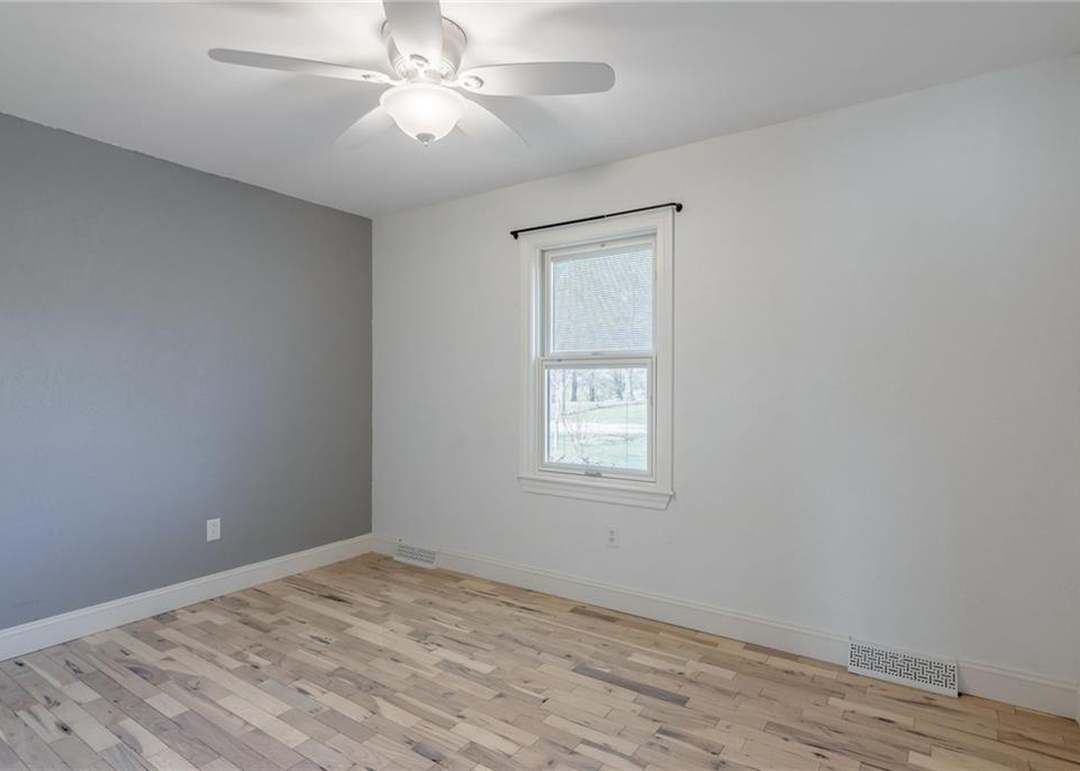 209 Hedge Street — photo 7