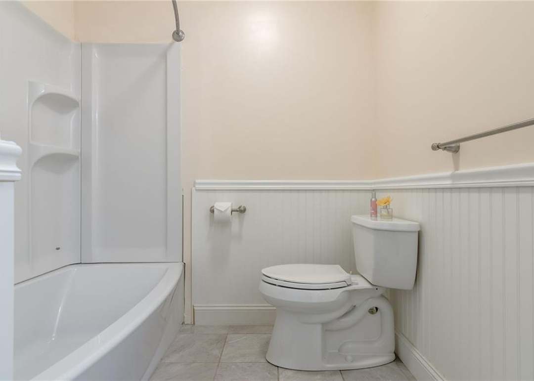 209 Hedge Street — photo 21