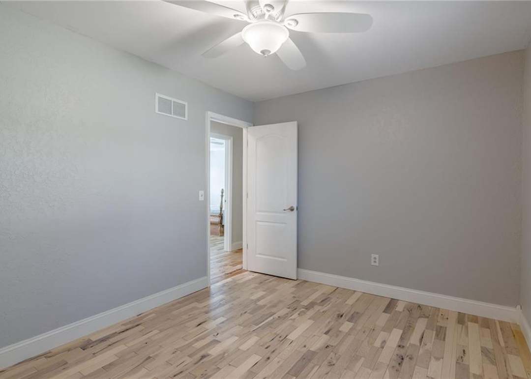 209 Hedge Street — photo 25