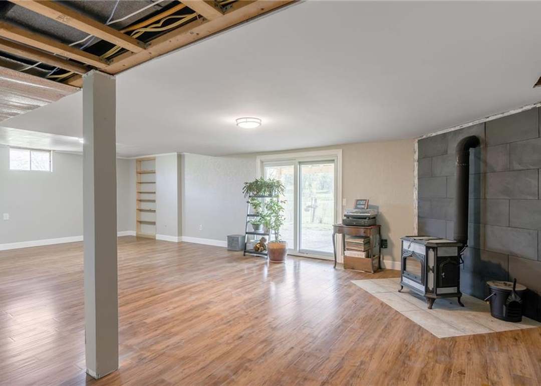 209 Hedge Street — photo 28