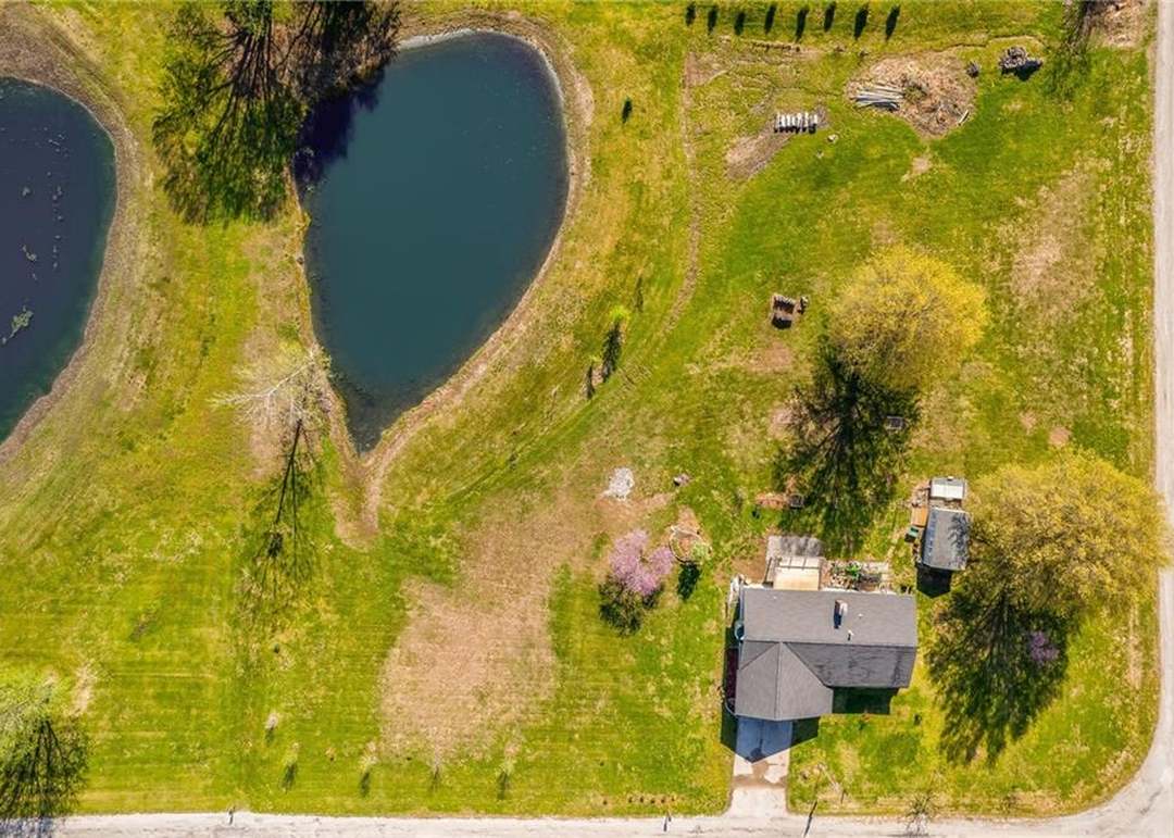 209 Hedge Street — photo 30