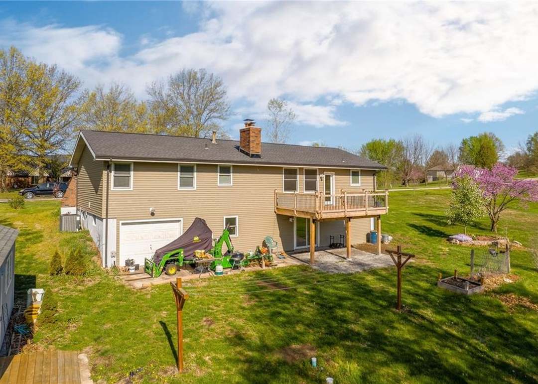 209 Hedge Street — photo 37