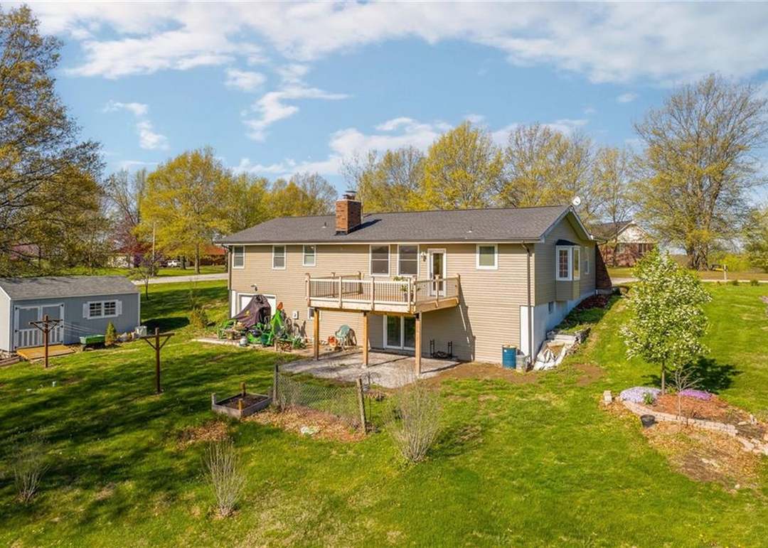 209 Hedge Street — photo 38