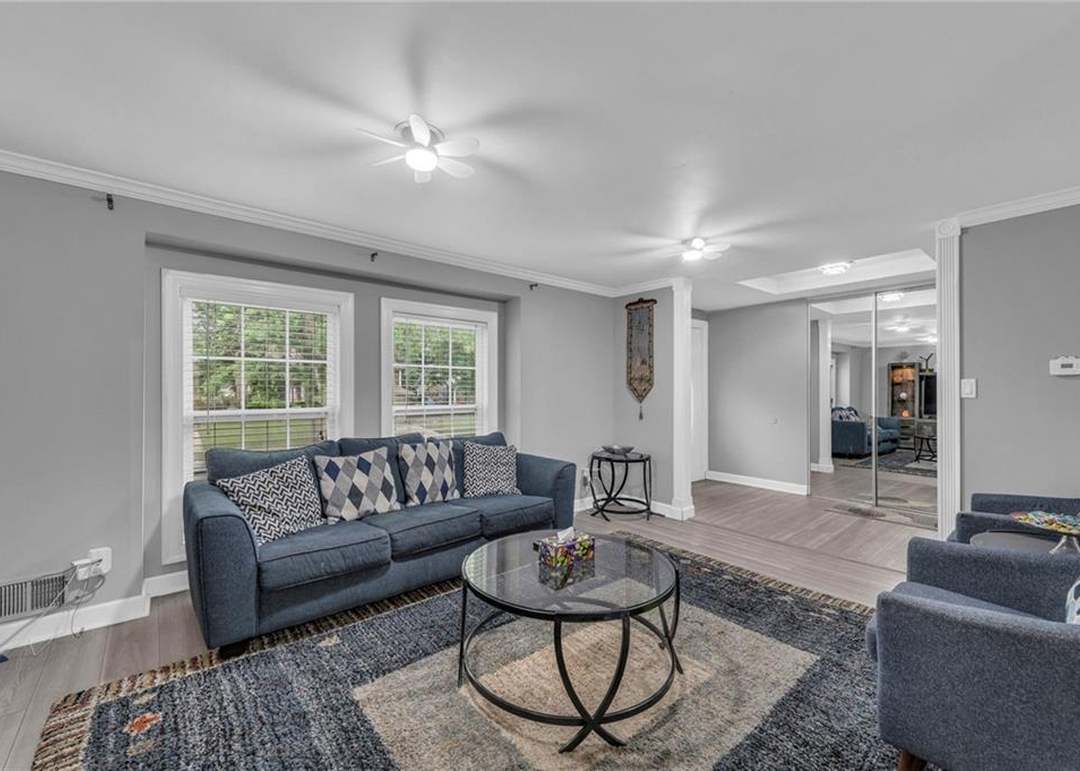 2112 E Jamestown Drive — photo 9